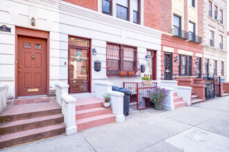 32 Hampton Pl in Brooklyn, NY - Building Photo - Building Photo