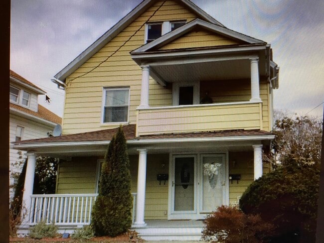 5 Gardners Ln, Unit 1