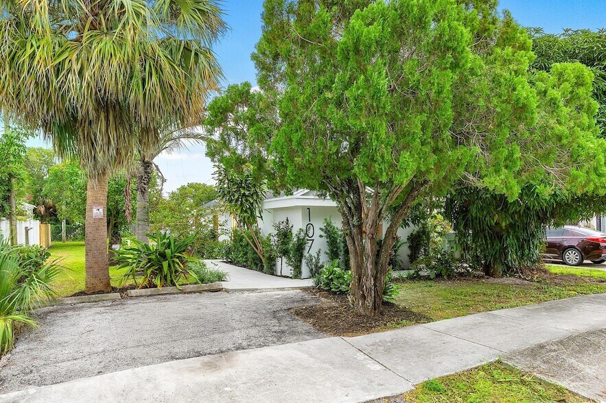 107 SW 4th Ave in Delray Beach, FL - Building Photo