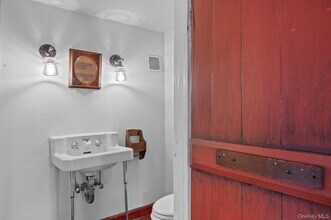 82 Shingle House Rd in Millwood, NY - Building Photo - Building Photo