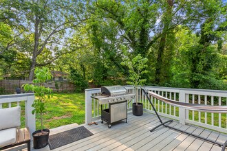 2792 Horse Shoe Dr in Atlanta, GA - Building Photo - Building Photo