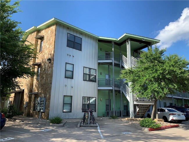 1807 Poquito St in Austin, TX - Foto de edificio - Building Photo