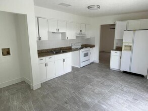 2590 38th Terrace in Palm Springs, FL - Building Photo - Building Photo