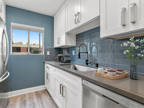 Catalina Apartments in Studio City, CA - Foto de edificio - Building Photo