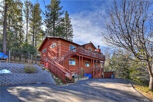 27101 Overlook Ln in Lake Arrowhead, CA - Building Photo