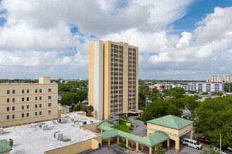 Ward Tower I in Miami, FL - Building Photo - Building Photo