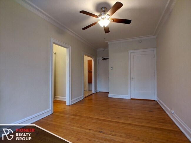 1160 N Dearborn St, Unit 406 in Chicago, IL - Building Photo - Building Photo