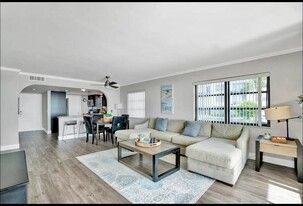 300 Croton Ave, Unit 101 in Lantana, FL - Building Photo