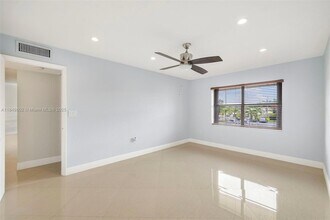 10401 SW 108th Ave, Unit 243 in Miami, FL - Building Photo - Building Photo