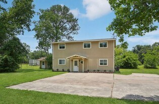 8412 Avenue L, Unit 2 in Santa Fe, TX - Building Photo