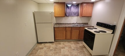 925 Madison St in Vermillion, SD - Building Photo - Building Photo