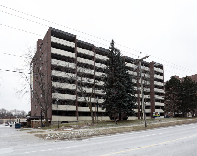 Avalon on the Parkway in Guelph, ON - Building Photo - Building Photo