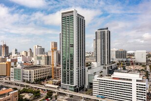 Bezel Miami Worldcenter in Miami, FL - Building Photo