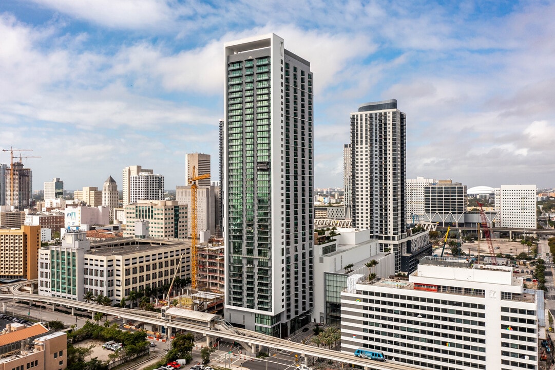 Bezel Miami Worldcenter in Miami, FL - Foto de edificio
