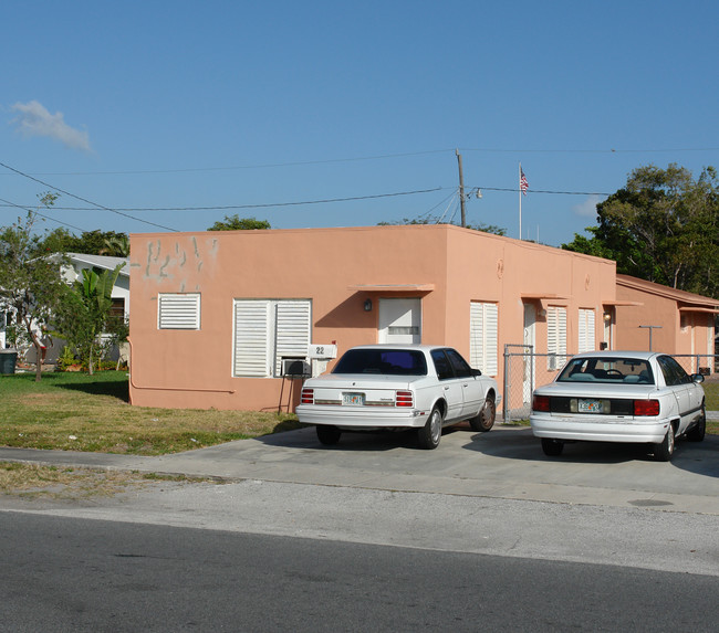 22 SW 11th St in Dania Beach, FL - Building Photo - Building Photo