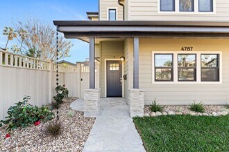 4787 Panorama Dr in San Diego, CA - Foto de edificio - Building Photo