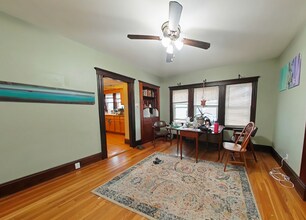 39 Thurston St, Unit 3 in Somerville, MA - Foto de edificio - Building Photo