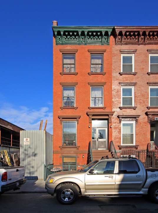 11 Troutman St in Brooklyn, NY - Building Photo