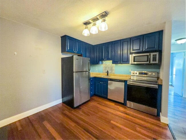 31 Andrew St, Unit 9 in Manchester, NH - Foto de edificio - Building Photo