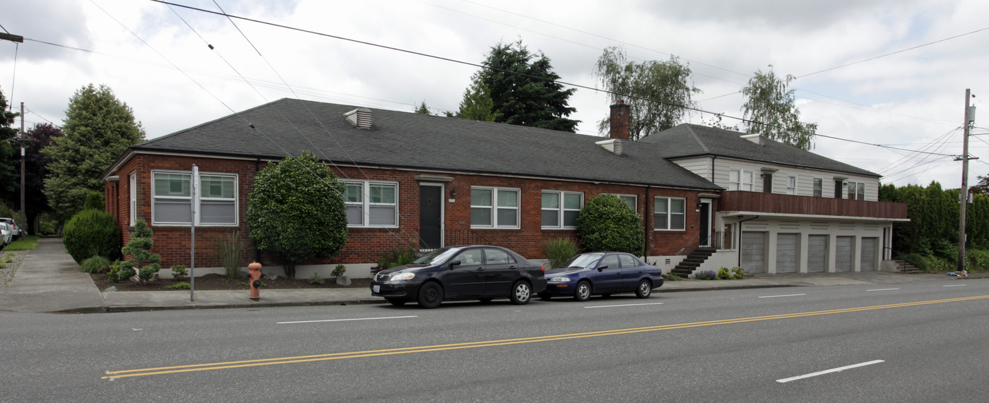 Burnside Street Apartments in Portland, OR - Building Photo