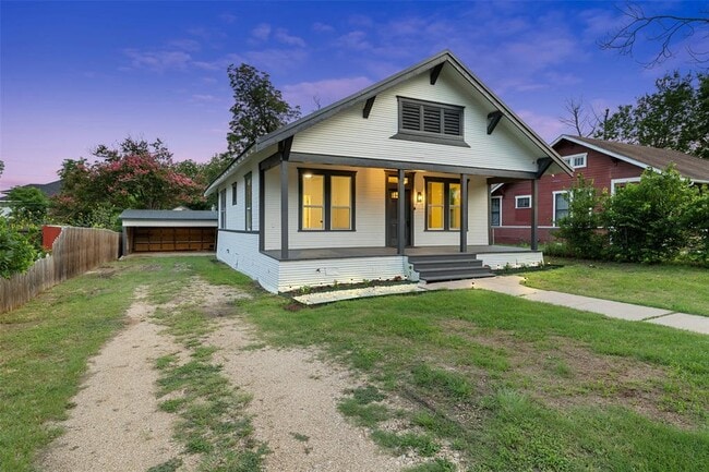 707 W 7th St in Taylor, TX - Building Photo - Building Photo