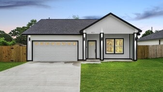 821 Empire St in El Campo, TX - Building Photo