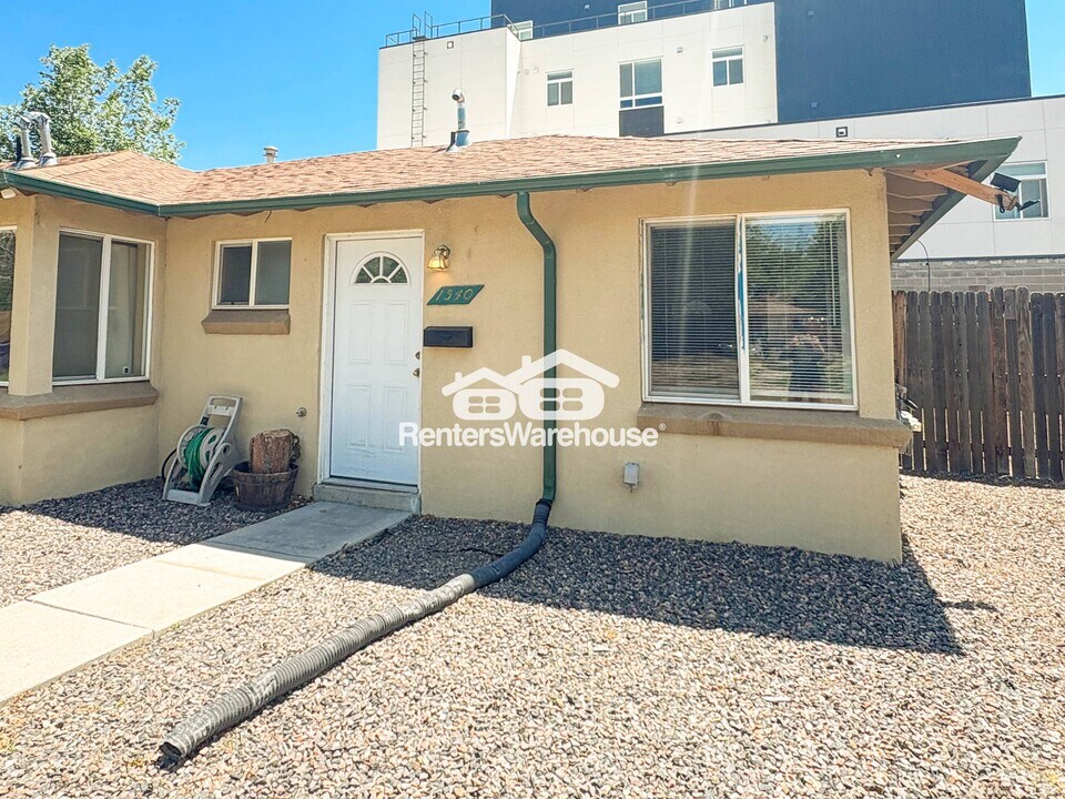 1540 Valentia St in Denver, CO - Building Photo