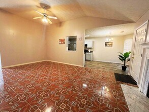 5410 Twin Lakes Dr in College Park, GA - Building Photo - Building Photo