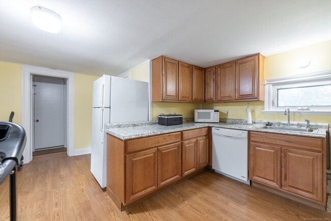 1455 Farmington Ave in Berlin, CT - Building Photo - Building Photo