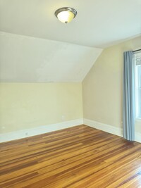 27 Dunlap St, Unit 3 in Salem, MA - Foto de edificio - Building Photo