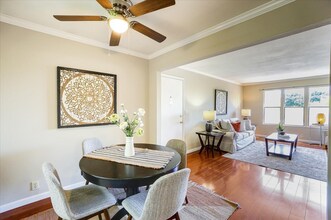 250 Chilpancingo Pkwy in Pleasant Hill, CA - Foto de edificio - Building Photo