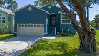 5352 Cotee River Dr in New Port Richey, FL - Building Photo