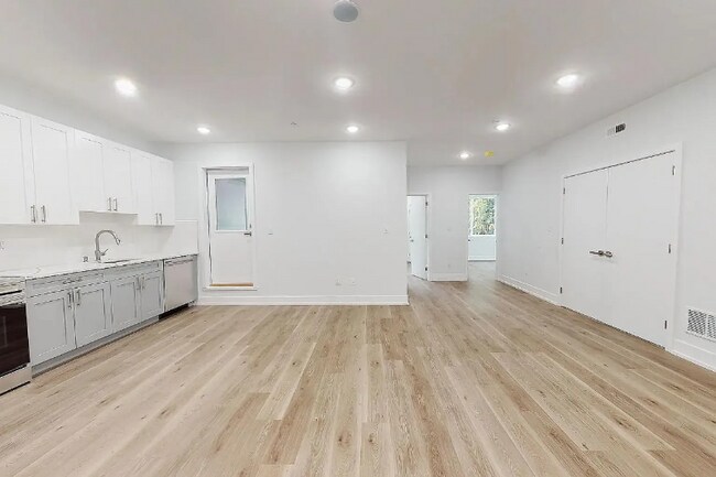 property at 1726 W Susquehanna Ave