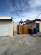 6161 Orange Ave in Long Beach, CA - Foto de edificio - Building Photo