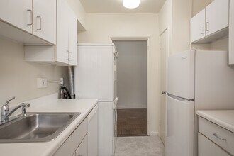 Mermont Plaza Apartments in Bryn Mawr, PA - Building Photo - Interior Photo