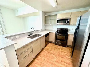 350 NE 24th St, Unit 408 in Miami, FL - Building Photo - Building Photo