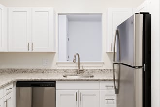 Greenwich Place in West Warwick, RI - Foto de edificio - Building Photo