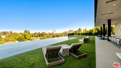 1140 Summit Dr in Beverly Hills, CA - Building Photo - Building Photo