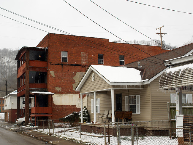 103 Justice St in Logan, WV - Building Photo - Building Photo