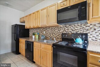 4628 Sansom St in Philadelphia, PA - Building Photo - Building Photo