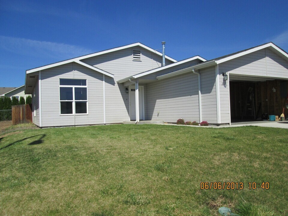 204 S 90th Ave in Yakima, WA - Building Photo