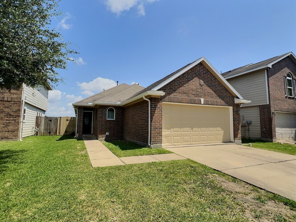2930 Back Bay Brook Trail in Houston, TX - Building Photo