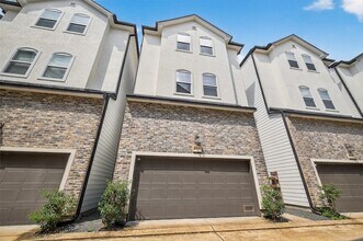 1624 W 24th St, Unit 10-200 in Houston, TX - Building Photo - Building Photo