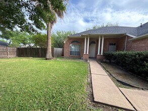 15803 Mission Estates Ct in Houston, TX - Building Photo - Building Photo