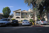 Lakeview Apartments II in Lake Elsinore, CA - Foto de edificio - Building Photo