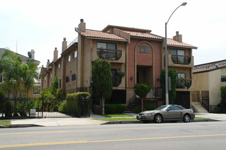 370 S Commonwealth Ave in Los Angeles, CA - Building Photo - Building Photo