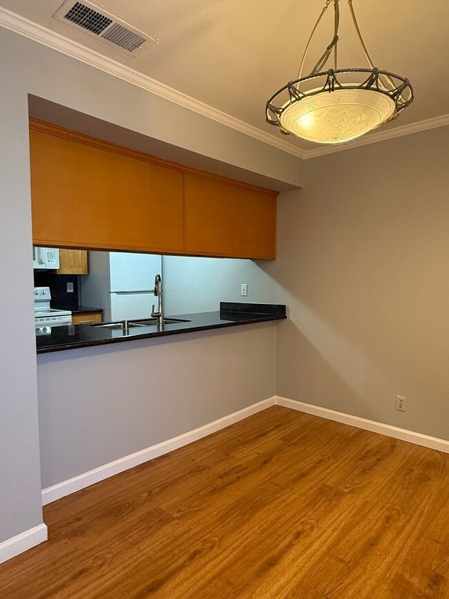 212 Red Oak Dr E in Sunnyvale, CA - Building Photo - Building Photo