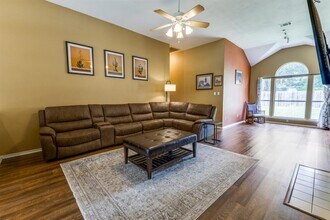 6614 Bramber Ln in Austin, TX - Building Photo - Building Photo