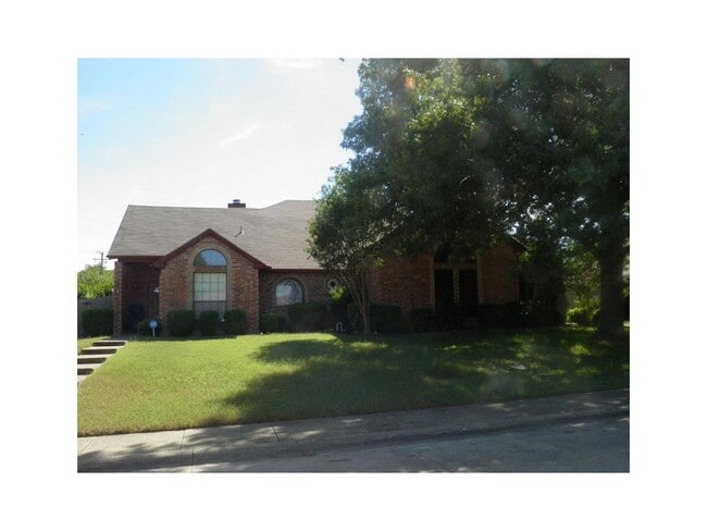 property at 906 Teakwood Ln