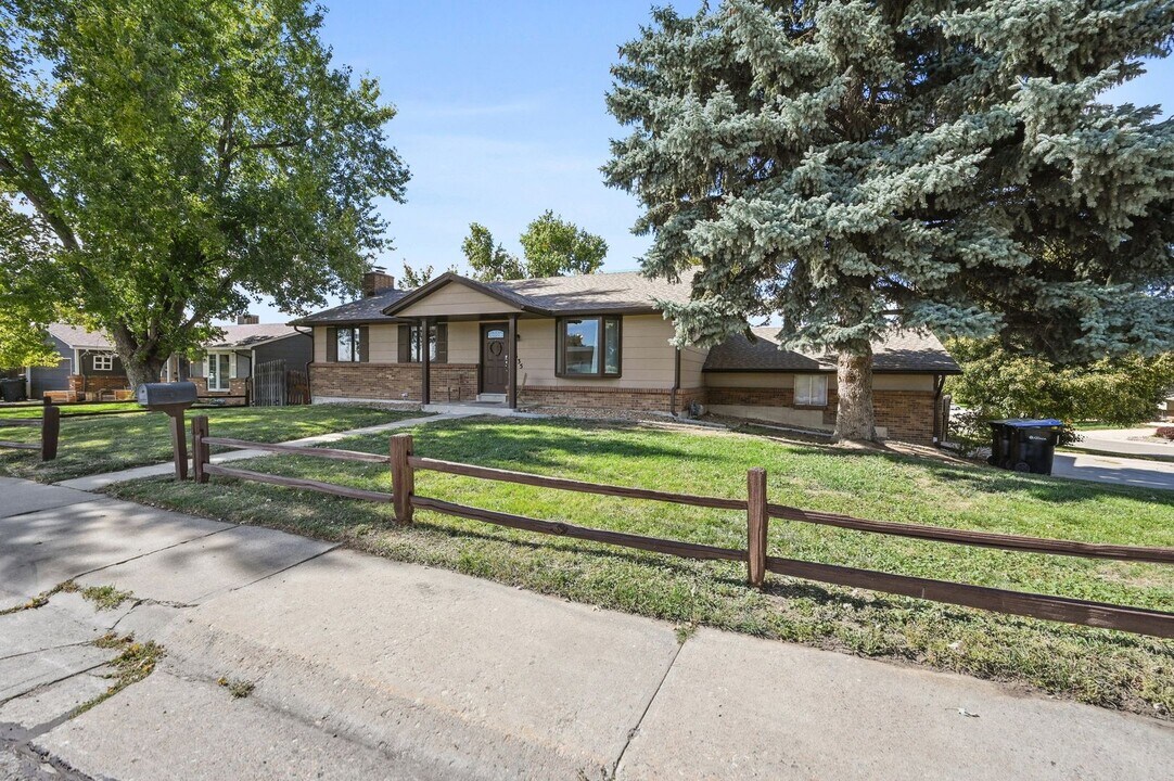 6535 Dover St in Arvada, CO - Building Photo